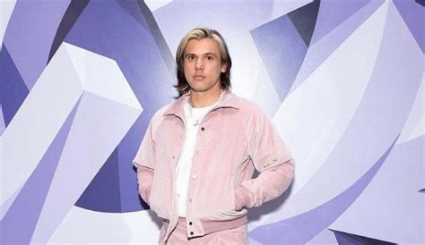 Orelsan est la nouvelle égérie Dior .